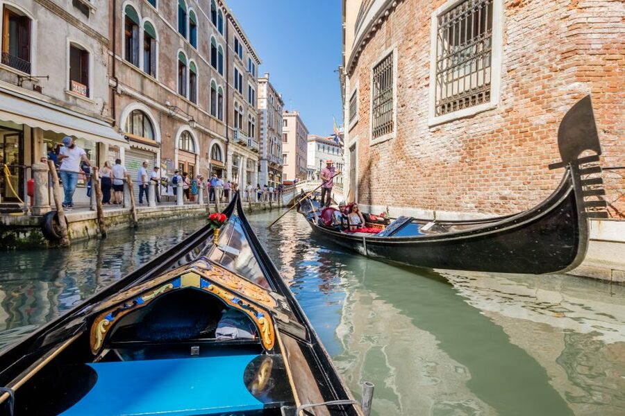 Venice: Shared Gondola Ride Across the Grand Canal - Finding the Alilaguna Ticket Office Near San Marco