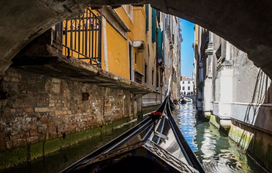 Venice: Shared Gondola Ride Across the Grand Canal - Rialto Views and the La Fenice Passage