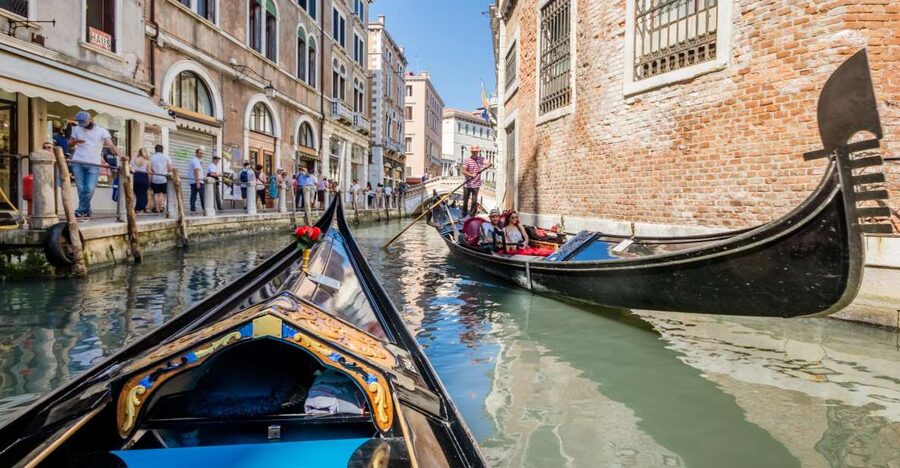 Venice: Shared Gondola Ride Across the Grand Canal - Timing, Weather, and Canal Traffic