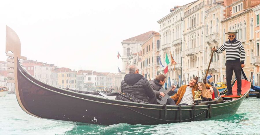 Venice: Shared Gondola Ride and Serenade - What this gondola ride actually feels like