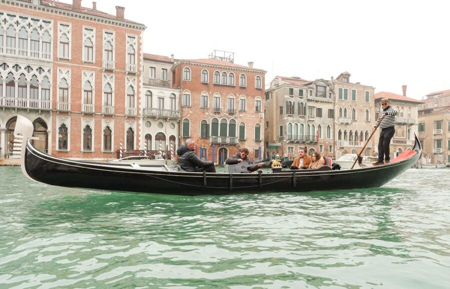Venice: Shared Gondola Ride and Serenade - Who will enjoy it most