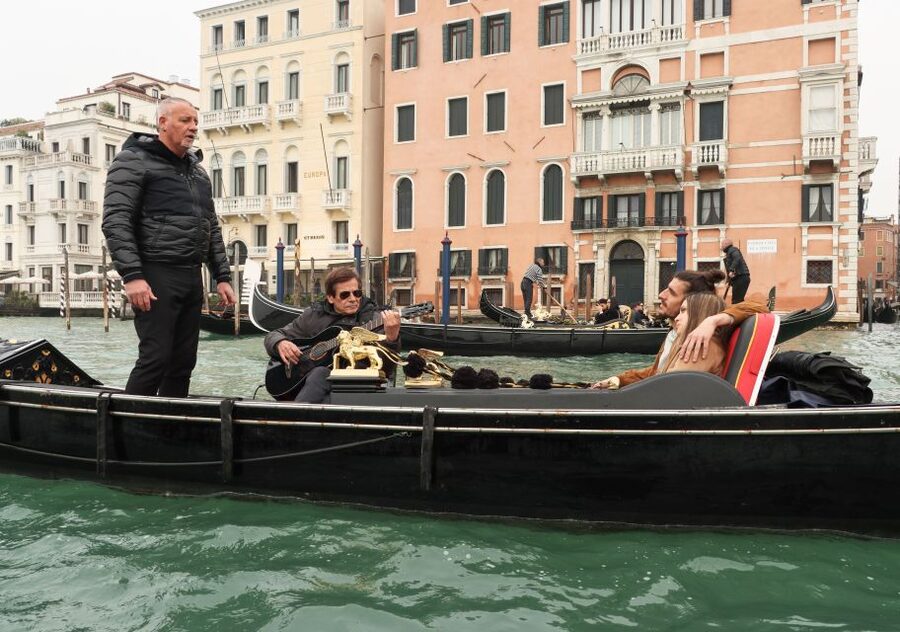 Venice: Shared Gondola Ride and Serenade - From Santa Maria del Giglio to the Grand Canal
