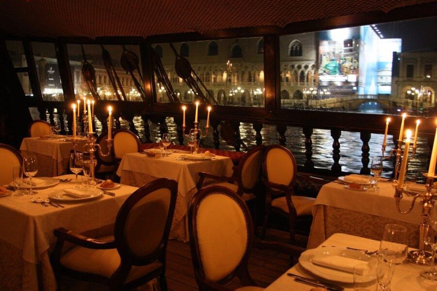 Venice: Venetian Lagoon Tour and Galleon Dinner - Key points at a glance
