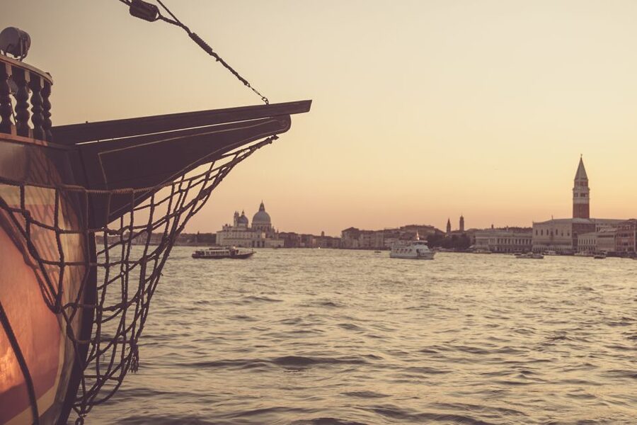 Venice: Venetian Lagoon Tour and Galleon Dinner - The meal begins with Prosecco and wine