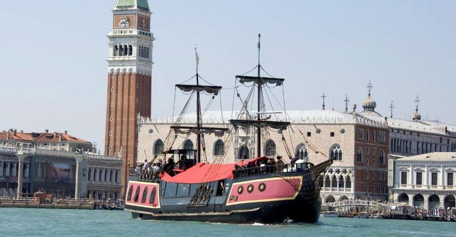 Venice: Venetian Lagoon Tour and Galleon Dinner - Leaving Venice for the northern lagoon
