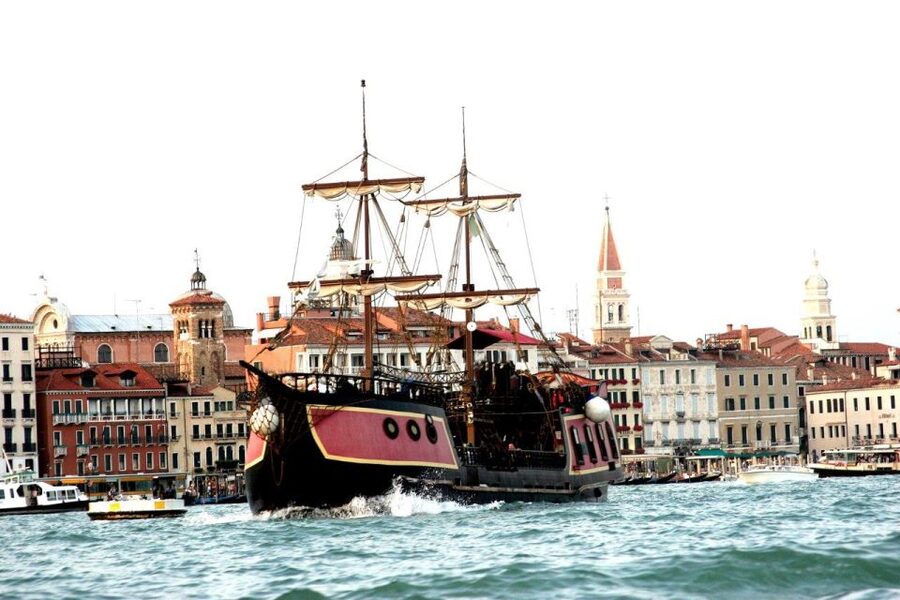 Venice: Venetian Lagoon Tour and Galleon Dinner - Returning past San Giorgio and San Marco
