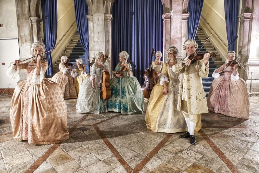 Venice: Vivaldi’s Four Seasons Live Classical Music Concert - Entering the concert in period costume