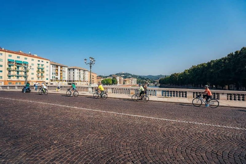 Verona: Classic and Hidden Gems Bike Tour - Main squares and the shape of old Verona