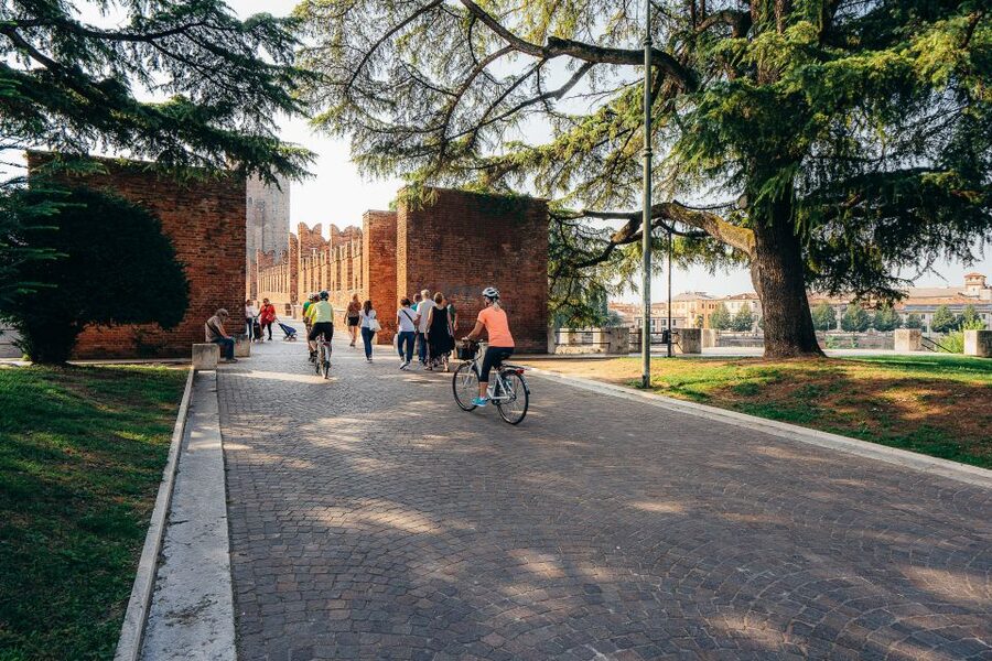 Verona: Classic and Hidden Gems Bike Tour - The guides make a real difference