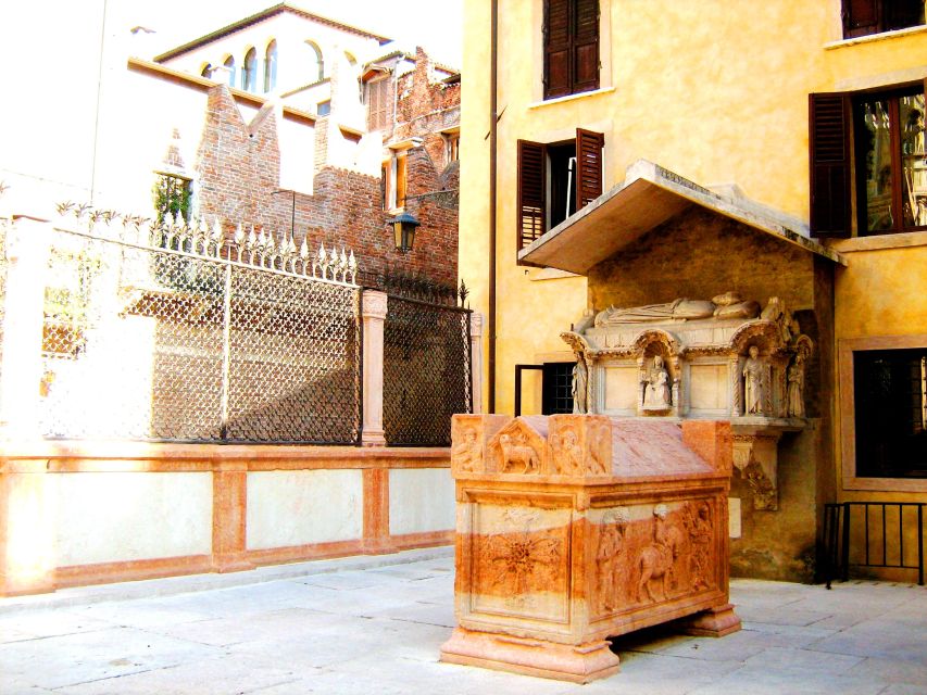 Verona: History and Hidden Gems Guided Walking Tour - Key points at a glance