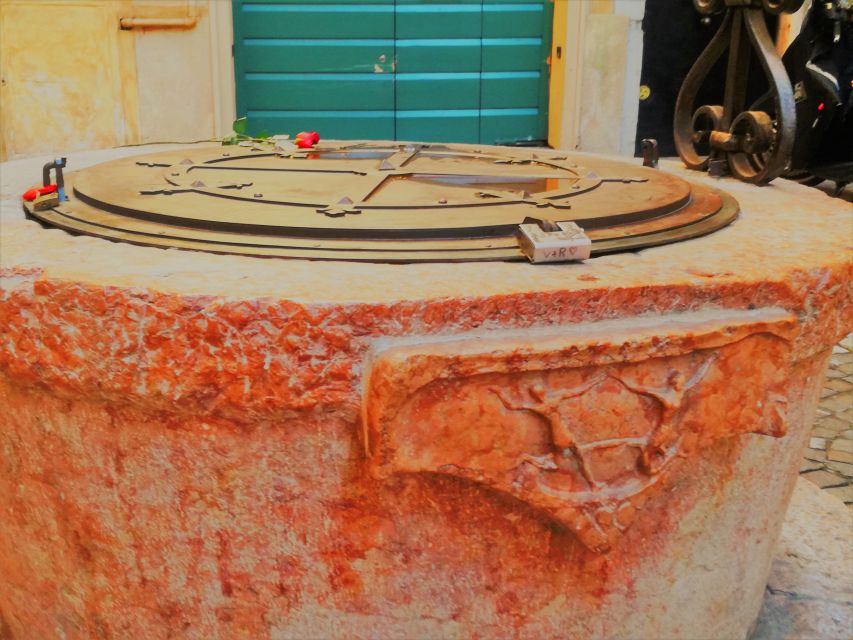 Verona: History and Hidden Gems Guided Walking Tour - Public power in Piazza dei Signori