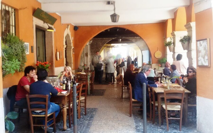 Verona: History and Hidden Gems Guided Walking Tour - What two hours really allows