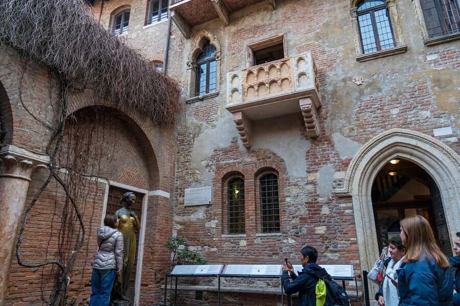 Verona: Small Group Guided Walking Tour with Arena Tickets - Entering the Roman Arena with reserved tickets