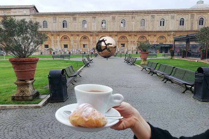 VIP Vatican Breakfast and Guided Tour with Sistine Chapel Access - Breakfast under the Vatican’s pinecone courtyard