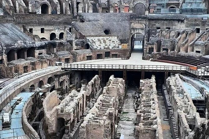 Wonders of The Colosseum Tour - Small group, English guide, and changing guide quality
